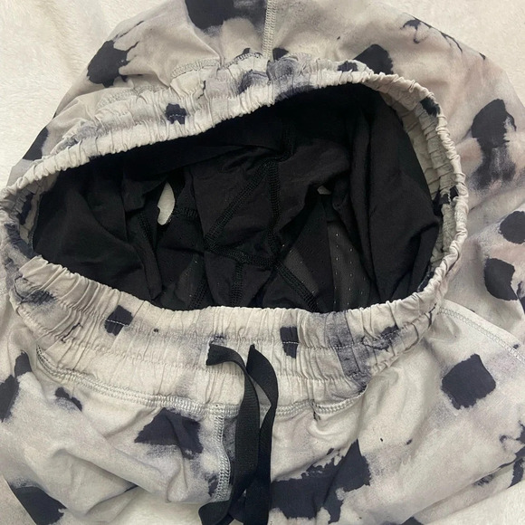 Lululemon hot to street short ghost weave white layered mesh 28722 - Picture 6 of 13